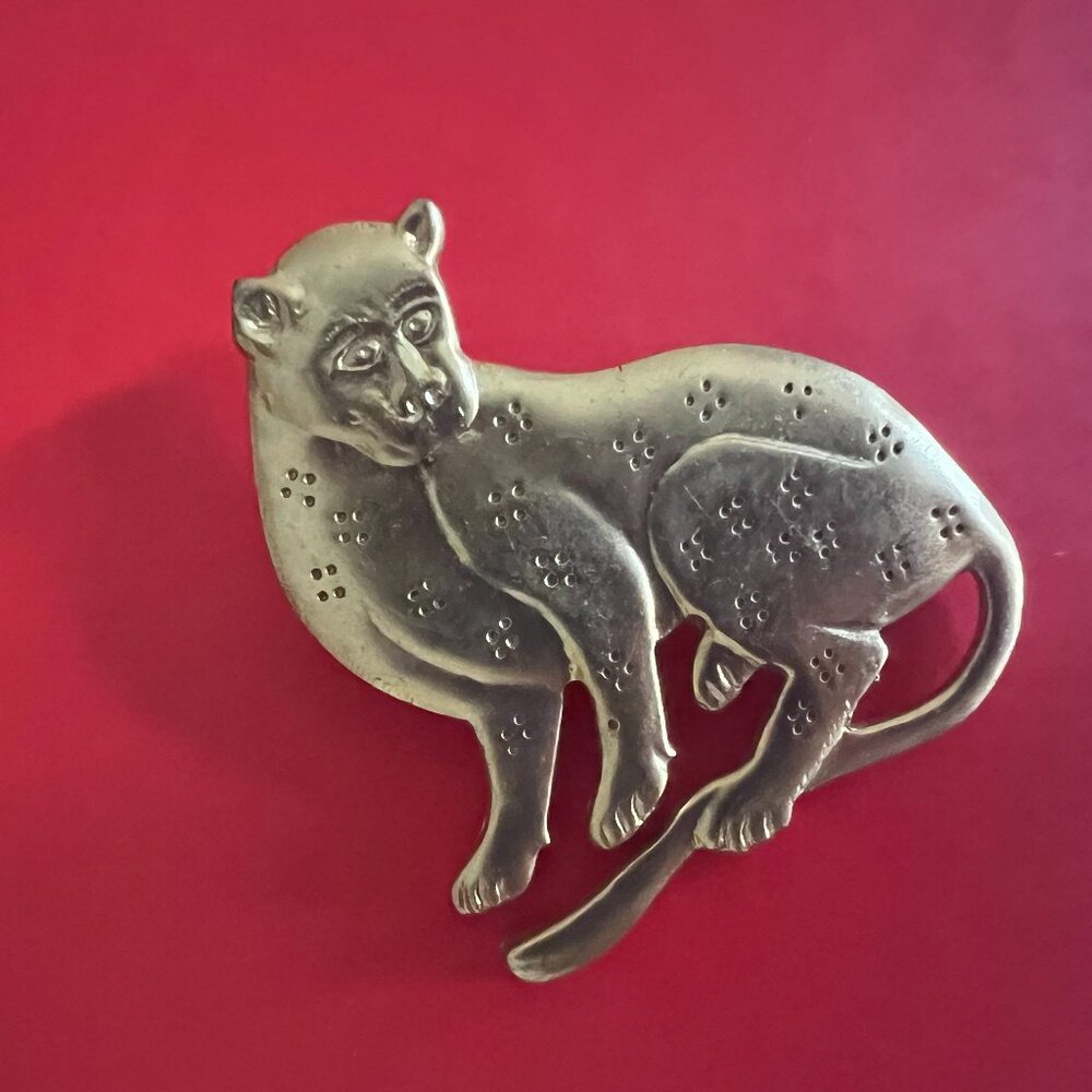 Metropolitan Museum Art (MMA) Gold Tone Matted Cougar Leopard Cat Brooch, 1985